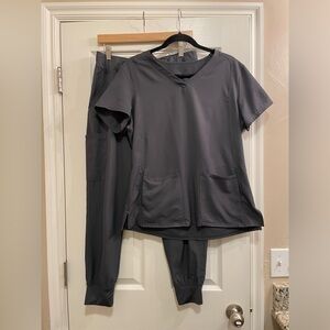 Med Couture Women’s Scrub Set- Gray Size Medium